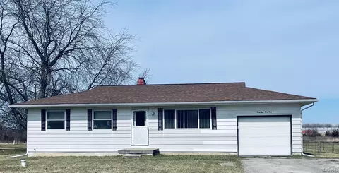 3834 Osburn Dr, Tecumseh, MI 49286