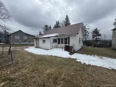 835 E I, Iron Mountain, MI 49801