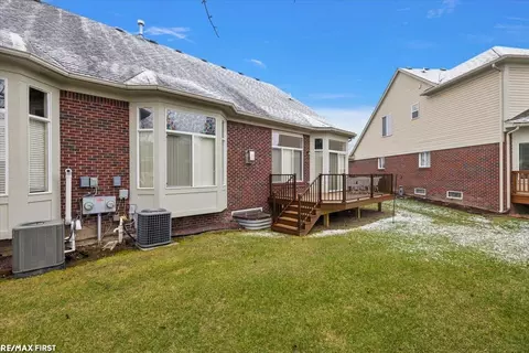 17459 Timber, Macomb, MI 48042 photo 32
