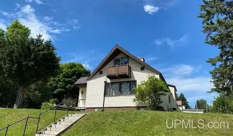 235 N 8th, Iron River, MI 49935