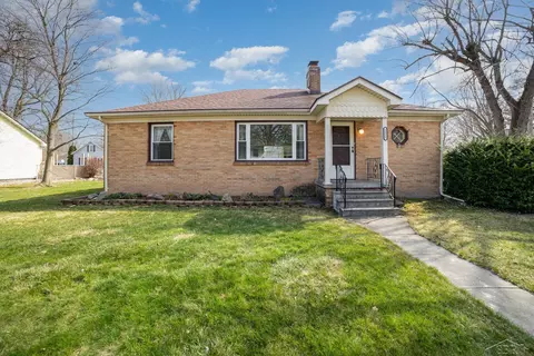 1111 Elgin, Midland, MI 48640