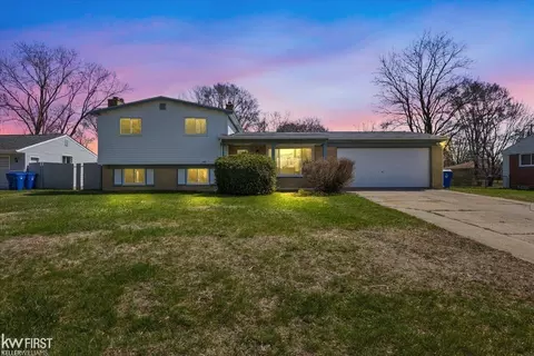 1280 Airport, Waterford, MI 48327
