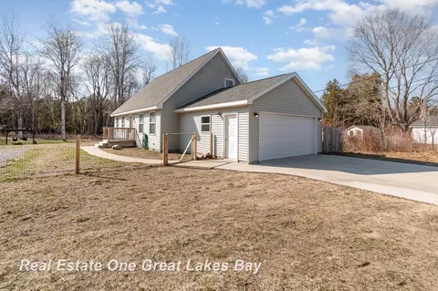 517 N Us 23, Harrisville, MI 48740