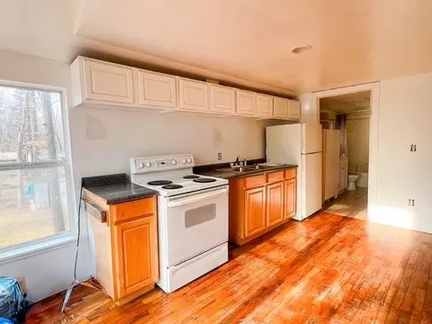 Kitchen - 511 Lansing, Harrison, MI 48625 photo 3 of 5