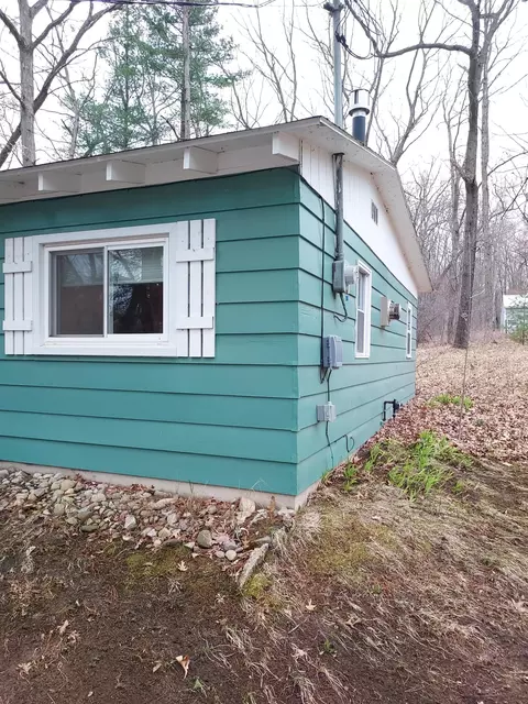 477 E Clarence, Harrison, MI 48625 photo 16