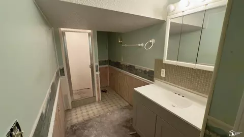 Bath - 1259 N Roessler, Monroe, MI 48162 photo 2 of 2