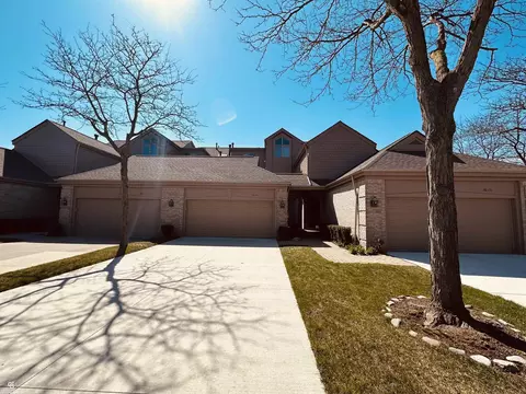 26141 N Harbour Pointe Dr N, Harrison Township, MI 48045