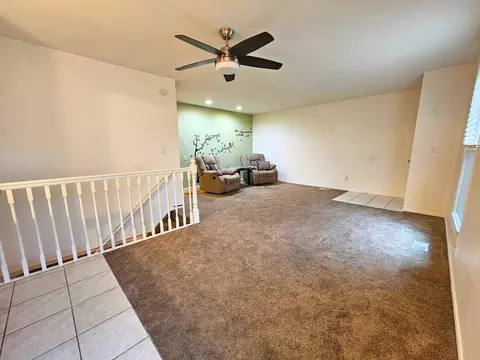 Living - 3140 Vineyard, Flushing, MI 48433 photo 4 of 7