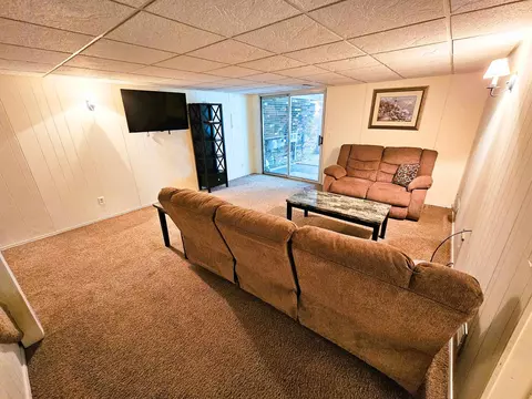 Living - 3140 Vineyard, Flushing, MI 48433 photo 7 of 7