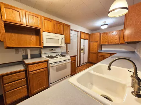 Kitchen - 3140 Vineyard, Flushing, MI 48433 photo 1 of 6