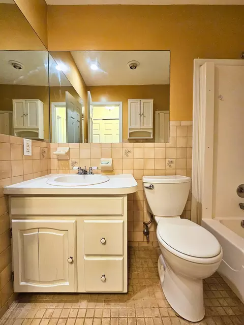 Bath - 3140 Vineyard, Flushing, MI 48433 photo 2 of 6