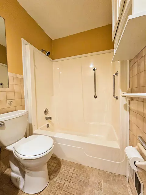 Bath - 3140 Vineyard, Flushing, MI 48433 photo 3 of 6