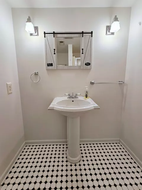 Bath - 3140 Vineyard, Flushing, MI 48433 photo 5 of 6