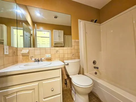 Bath - 3140 Vineyard, Flushing, MI 48433 photo 1 of 6
