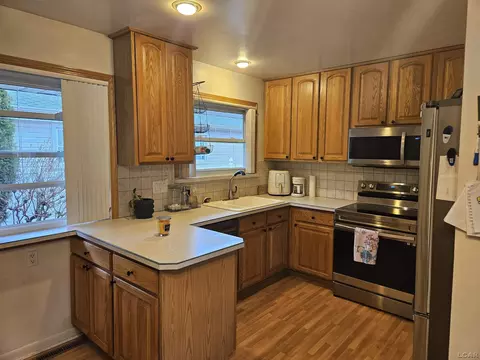 Kitchen - 302 Cranbrook, Monroe, MI 48162 photo 1 of 3