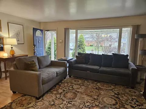 Living - 302 Cranbrook, Monroe, MI 48162 photo 2 of 3