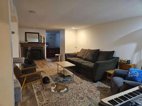 Living - 302 Cranbrook, Monroe, MI 48162 photo 3 of 3