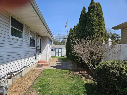 Exterior - 302 Cranbrook, Monroe, MI 48162 photo 6 of 7