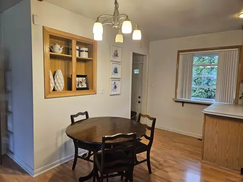 Dining - 302 Cranbrook, Monroe, MI 48162 photo 1 of 1