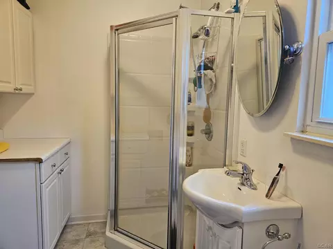 Bath - 302 Cranbrook, Monroe, MI 48162 photo 2 of 2