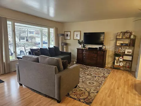 Living - 302 Cranbrook, Monroe, MI 48162 photo 1 of 3