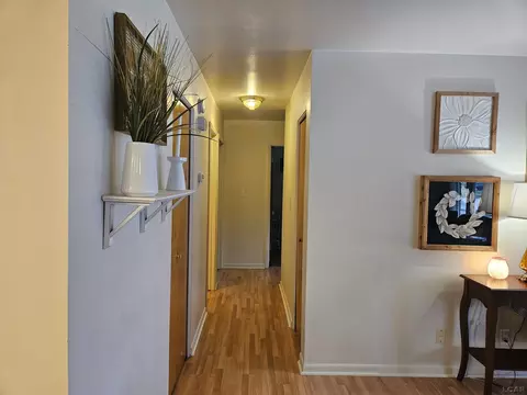 Entry Way - 302 Cranbrook, Monroe, MI 48162 photo 2 of 2
