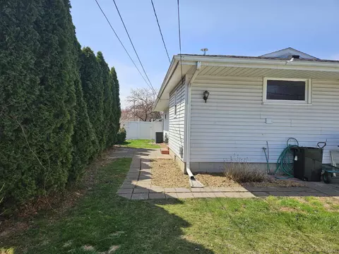 Exterior - 302 Cranbrook, Monroe, MI 48162 photo 5 of 7