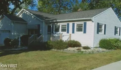 250 Ponchartrain, Fenton, MI 48430