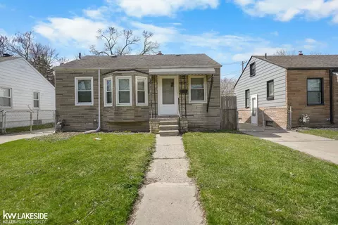 18572 Roscommon, Harper Woods, MI 48225