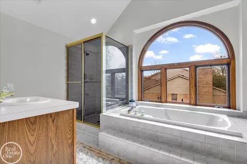 Bath - 739 Turnberry, Saint Clair, MI 48079 photo 2 of 6