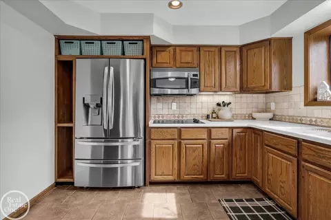 Kitchen - 739 Turnberry, Saint Clair, MI 48079 photo 5 of 6