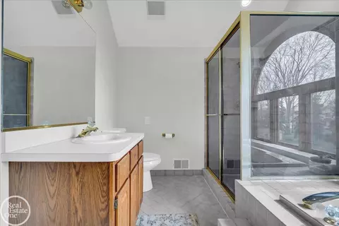 Bath - 739 Turnberry, Saint Clair, MI 48079 photo 4 of 6