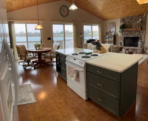 Kitchen - 4865 Anglers Ln, Gladwin, MI 48624 photo 3 of 4