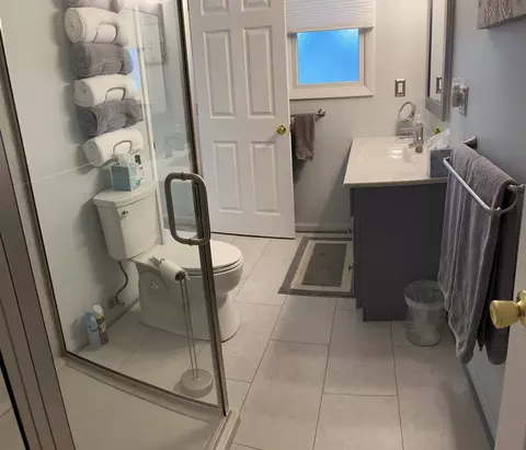 Bath - 4865 Anglers Ln, Gladwin, MI 48624 photo 2 of 6