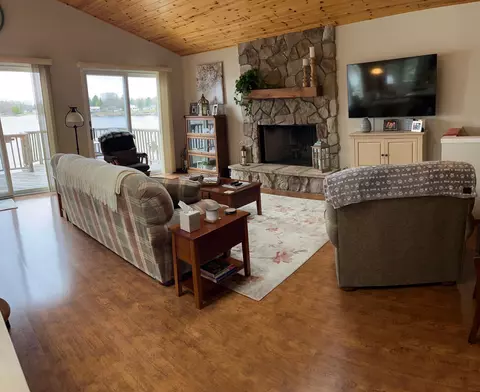 Living - 4865 Anglers Ln, Gladwin, MI 48624 photo 2 of 10