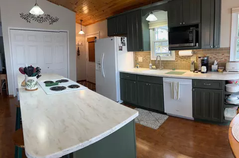 Kitchen - 4865 Anglers Ln, Gladwin, MI 48624 photo 2 of 4