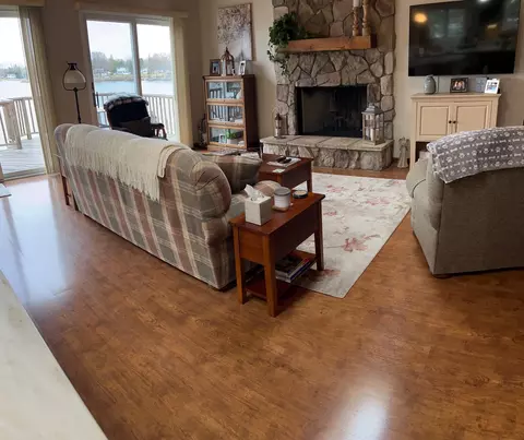 Living - 4865 Anglers Ln, Gladwin, MI 48624 photo 5 of 10