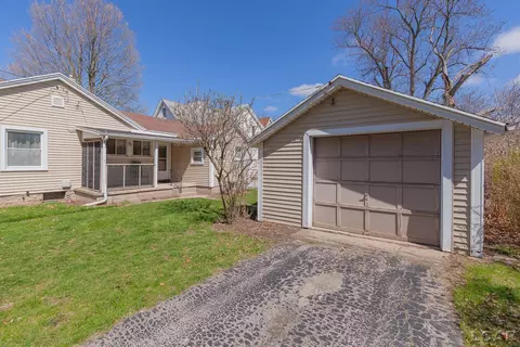 307 E Maple, Adrian, MI 49221 photo 3