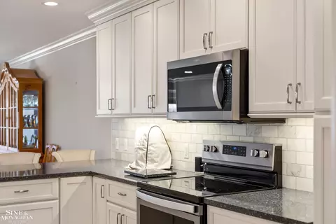 Kitchen - 1935 River Rd #19, Saint Clair, MI 48079 photo 6 of 8