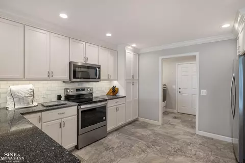 Kitchen - 1935 River Rd #19, Saint Clair, MI 48079 photo 4 of 8