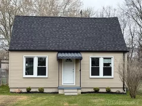 22437 13 Mile, Saint Clair Shores, MI 48082