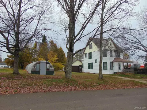110 E Riv, Ontonagon, MI 49953