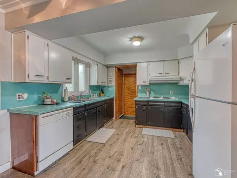 Kitchen - 5370 E Albain, Monroe, MI 48161 photo 4 of 4