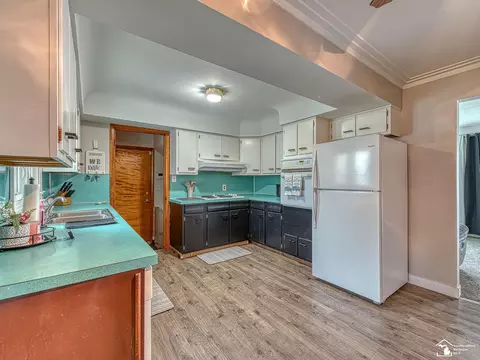 Kitchen - 5370 E Albain, Monroe, MI 48161 photo 3 of 4