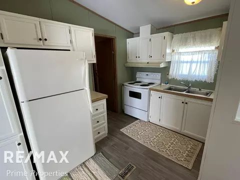 Kitchen - 29 Armstrong, Flushing, MI 48433 photo 2 of 2