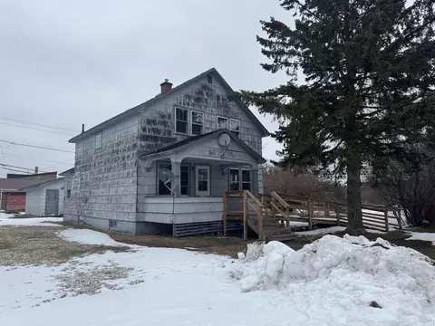 221 Berkshire, Caspian, MI 49915