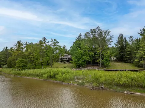 981 Siesta, Gladwin, MI 48624 photo 4