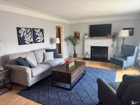 Living - 111 Sylvan, Monroe, MI 48162 photo 1 of 2