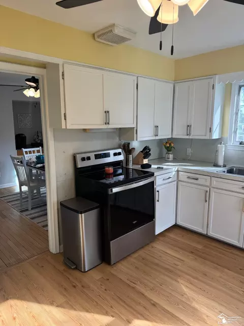 Kitchen - 111 Sylvan, Monroe, MI 48162 photo 2 of 3