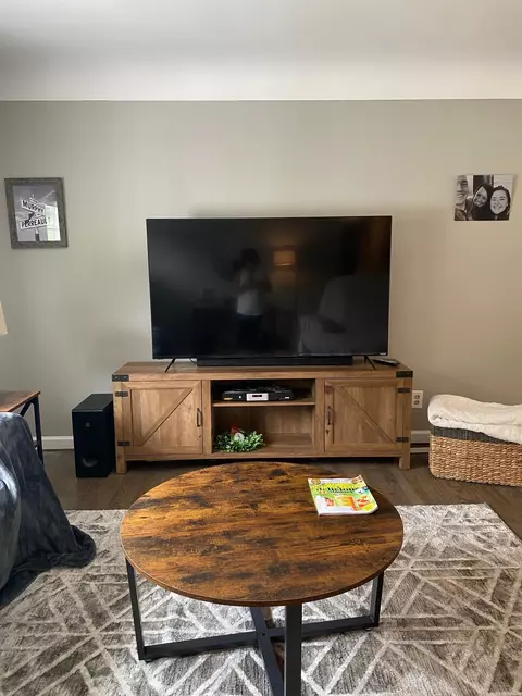 Living - 815 Coutant, Flushing, MI 48433 photo 3 of 7